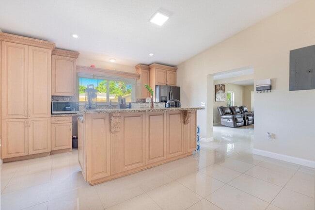 Photo - 6824 SW 5th St