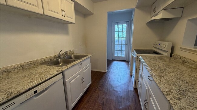 Photo - 10601 South Dr Unit 107