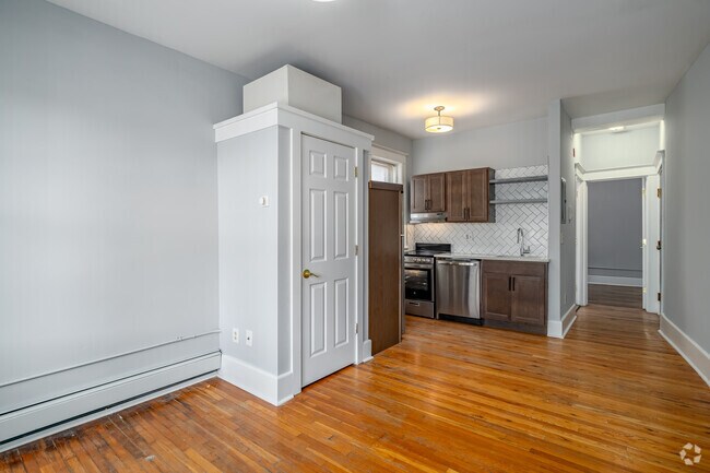 1BR, 1BA - 400SF - Living Room