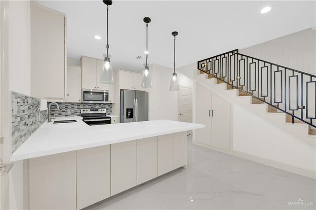 Photo - 18 Canary Ave