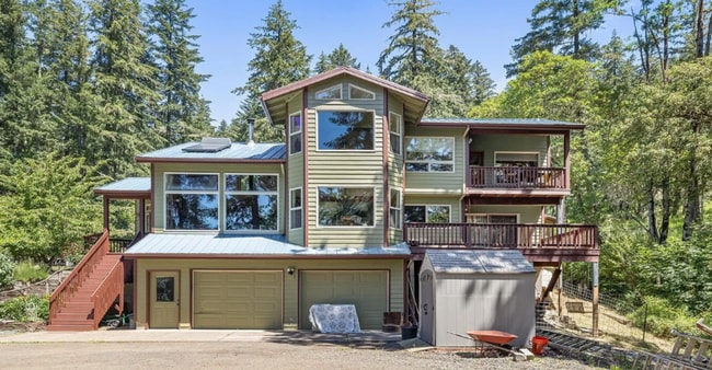 Building Photo - Welcome to Your Dream Home- Peaceful, Secluded... A MUST TOUR