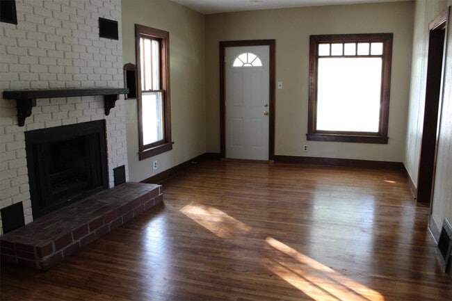 Photo - 526 E 11th St