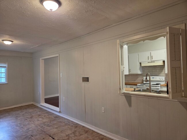 Photo - Spacious 4 Bed/ 2 Bath in North Jackson!