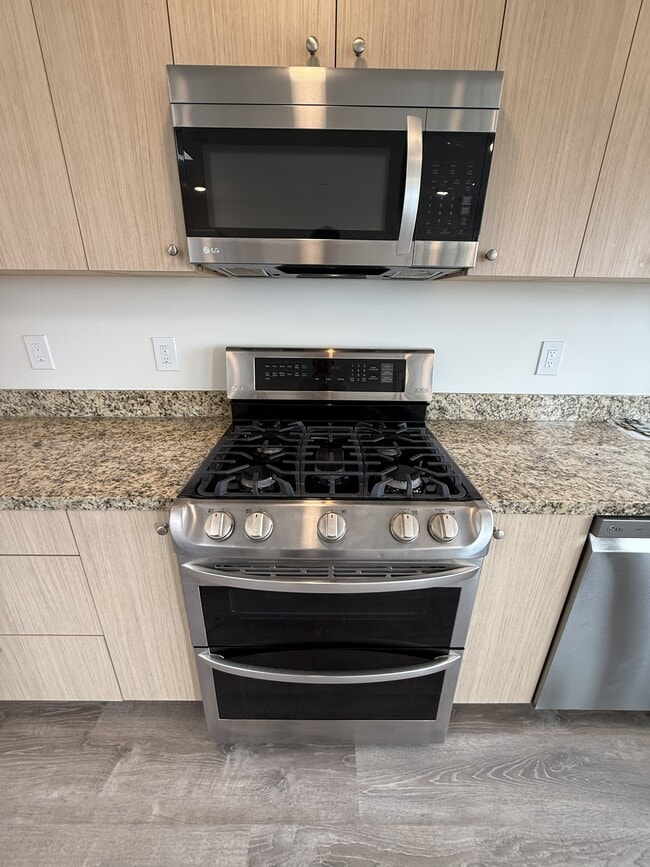 4326 Irving St Unit 305