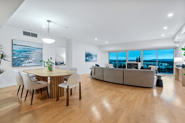 Building Photo - 13600 MARINA POINTE Dr Unit 905 Rental