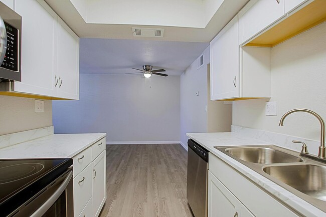 Photo - Two Two Cactus Apartments