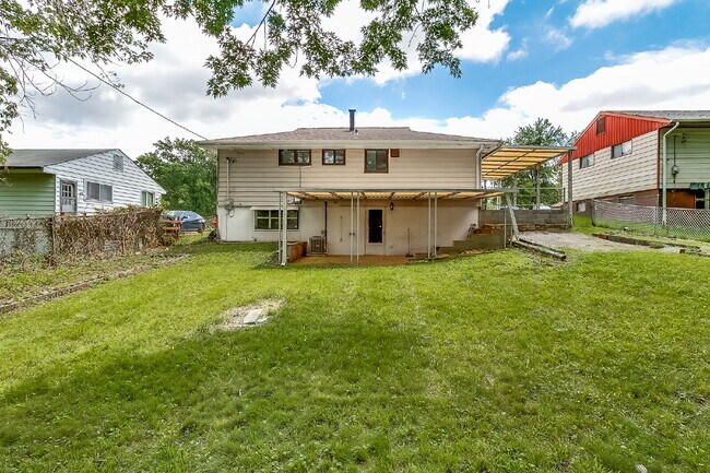 "Charming 3-Bedroom Retreat in St. Louis with Spacious Living!"