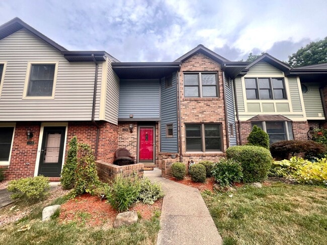 1256 Queens Dr
