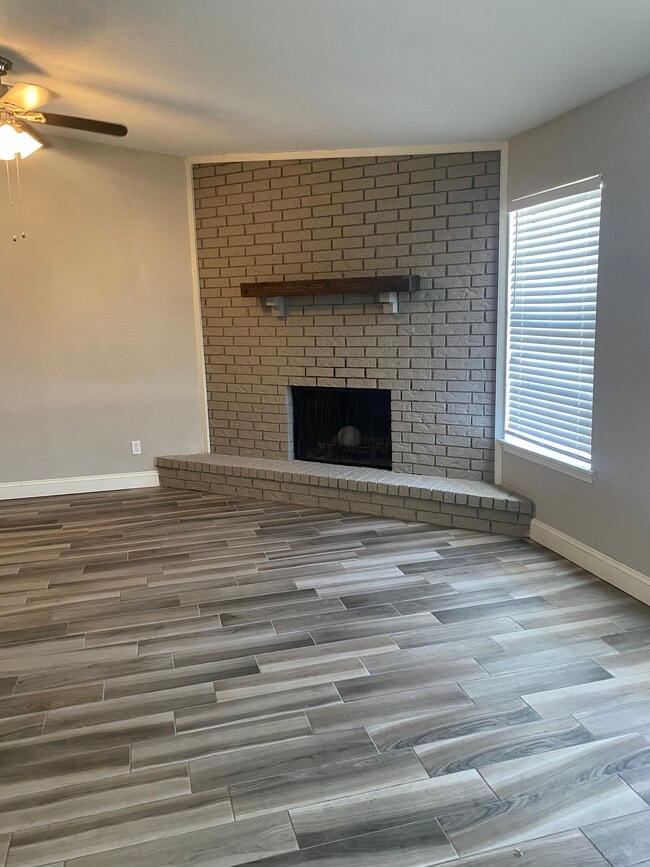 Building Photo - 832 Hardy Springs Cir Unit D
