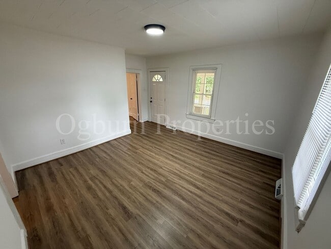 Photo - 3867 Leo St