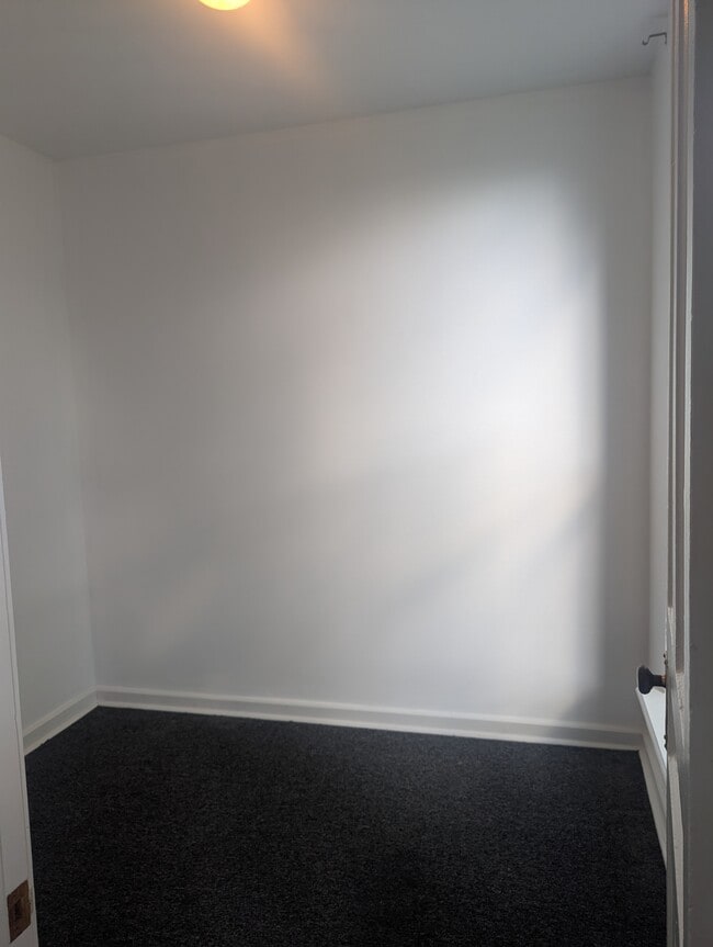 Den/Office - 1230 W Hubbard St Unit #2