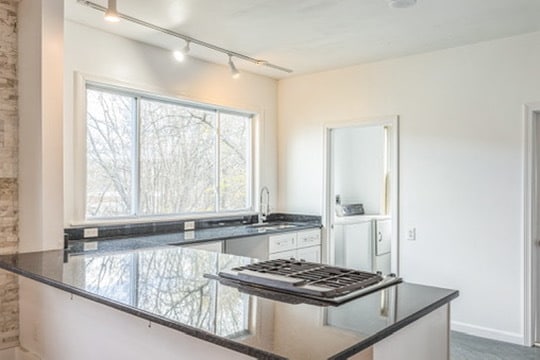 Building Photo - 14 Chapman Ave Unit 3 Bedroom and attic