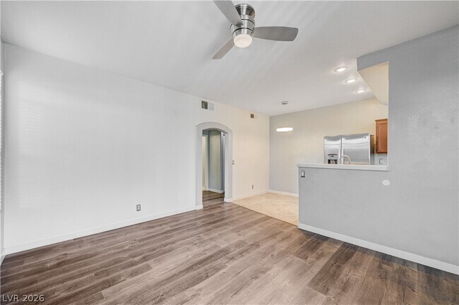 Building Photo - 2201 Ramsgate Dr Unit 911