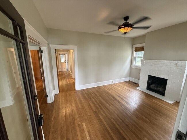 Photo - Single Family Home w/ 2 Bedroom, 1 Bath at the fairgrounds!