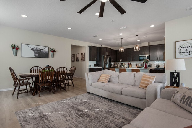 Photo - 143 Alderwood Pl