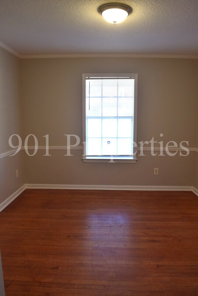 Photo - 5245 Braidwood Cove