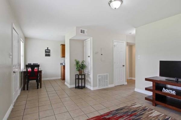 Photo - 3300 Garden Oaks Dr Apartamento