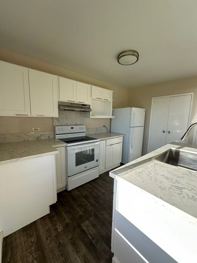 Building Photo - Room for Rent - Great Starter Unit Rental