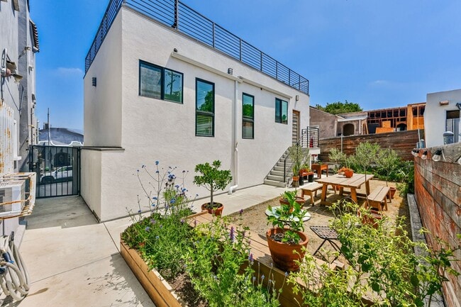 Photo - 872-878 Serrano Place Unit 5052