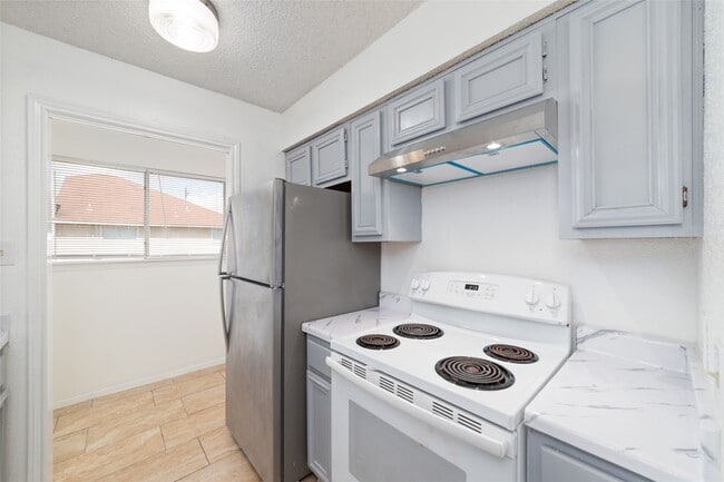 Photo - 1308 Brenda Ln