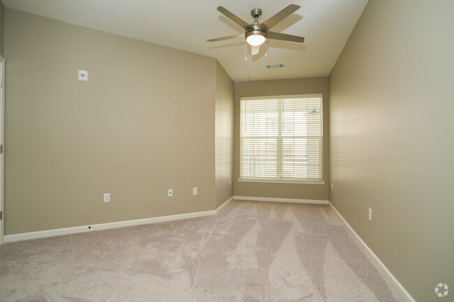 1BR, 1BA - 797SF - Primary Bedroom