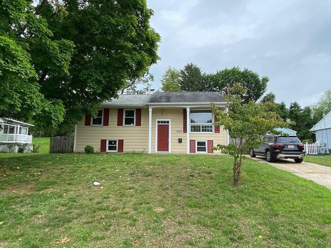 Building Photo - Spacious 5BR/2BA Single Family | Fresh Paint + New Carpet | New Kitchen Floor | Huge Yard + Deck