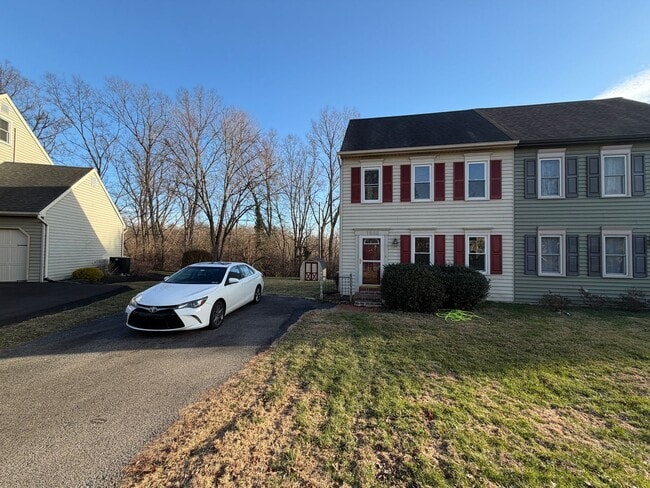 Building Photo - Quiet Neighborhood Updated 3BR Townhouse in Lancaster