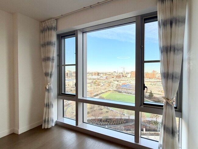 Photo - 75 Park Ln S Unidad 804