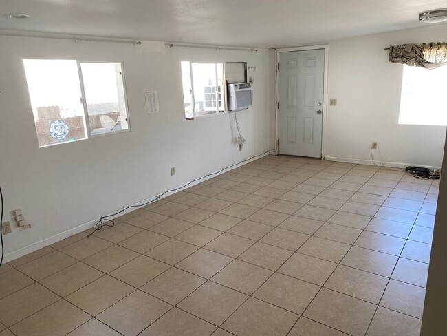 Photo - 398 Kanaloa Ave Unit Right side 1/1