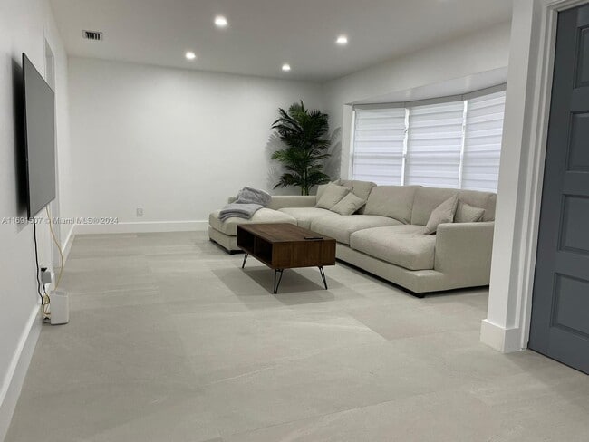 Photo - 4516 Madison St