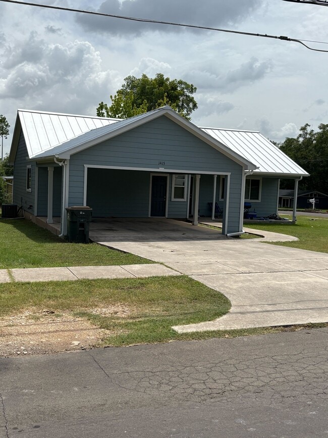 Building Photo - 1415 Owens St Rental