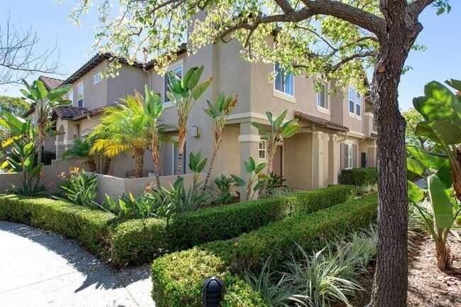 Building Photo - Vibrant 3 Bedroom Townhome in Bressi Ranch