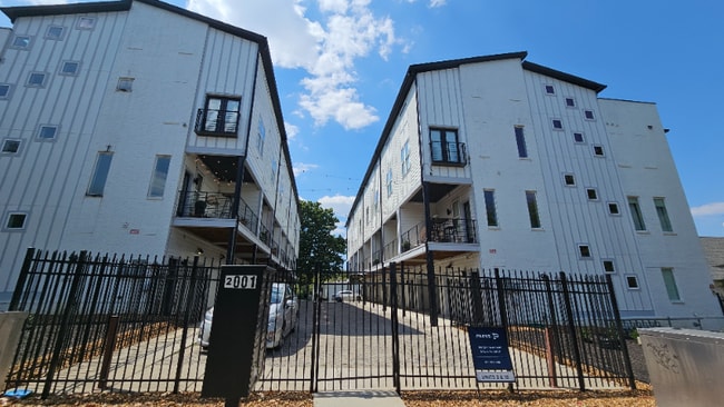 2001 Convent Pl