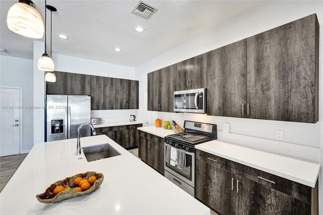 Photo - 4947 Whispering Way