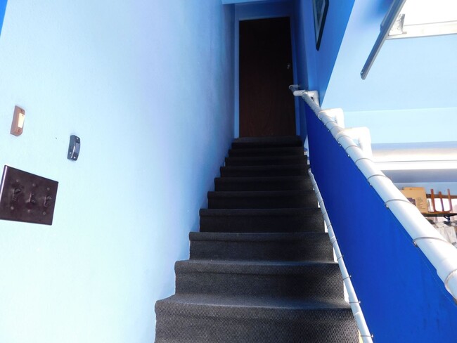 Photo - Studio with Views of the Monument