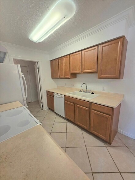 Photo - 15208 Spring Hill Ln Unit B