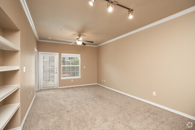 1BR, 1BA - 754SF - Dining Room