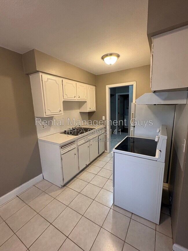 Building Photo - 3521 12th Ave S Unit 9