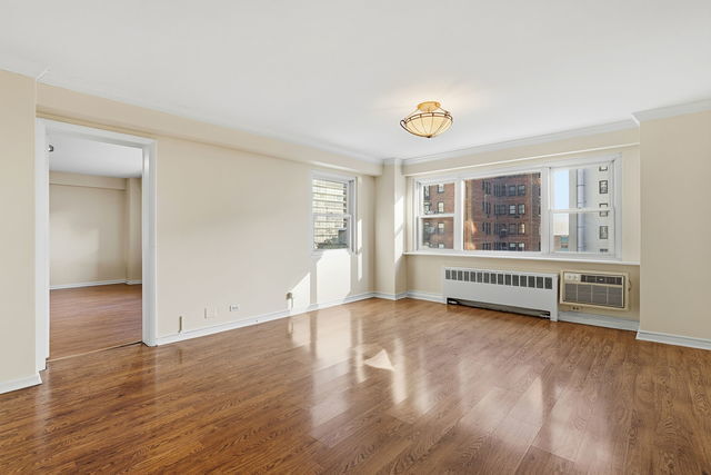 Photo - 2909 N Sheridan Rd