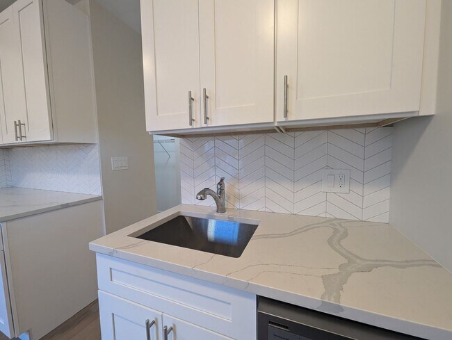 Photo - 4602 N Winchester Ave Unit 1E