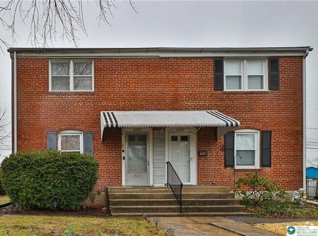 Building Photo - 2034 Virginia St Rental