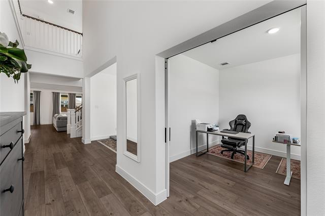 Photo - 1045 Bleriot Dr