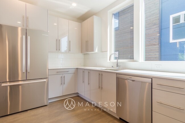Photo - 9730 Woodlawn Ave N