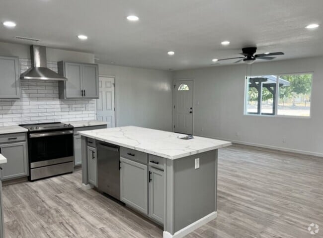 Building Photo - Madera Ranchos Rental