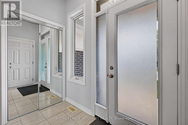 Photo - 129 Umbra Pl