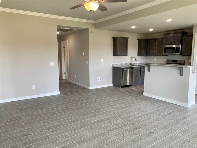 Photo - 451 Red Robin St