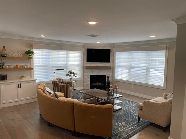 Building Photo - 2075 Lafayette Rd Unit A12