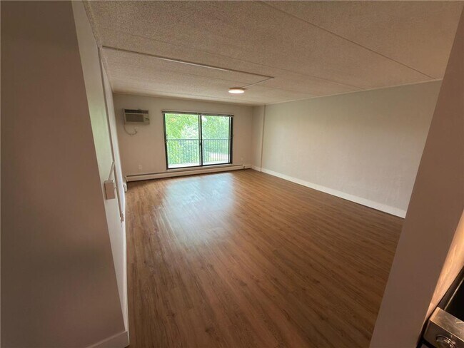Photo - 10501 Cedar Lk Rd S Unit 511