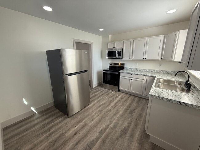 Building Photo - 807-809 E Deshler Ave Unit 807 (all electric)