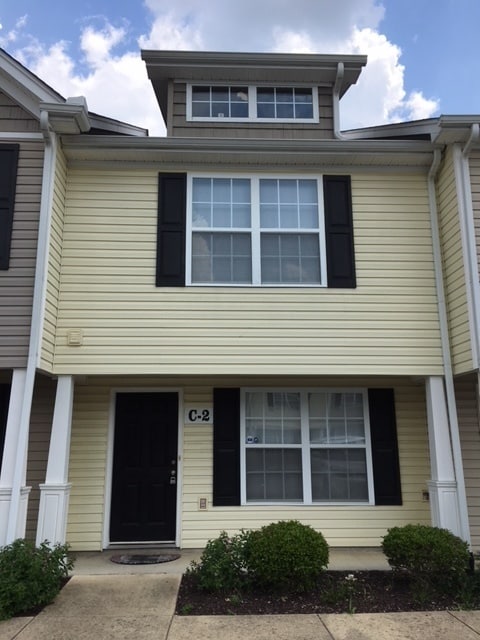 Building Photo - Centrally Located Murfreesboro Townhome